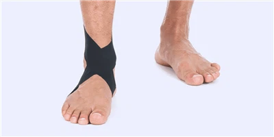 Hjálpar Kinesiology Tape ökkla virkilega ökklatognun og íþróttameiðsli
